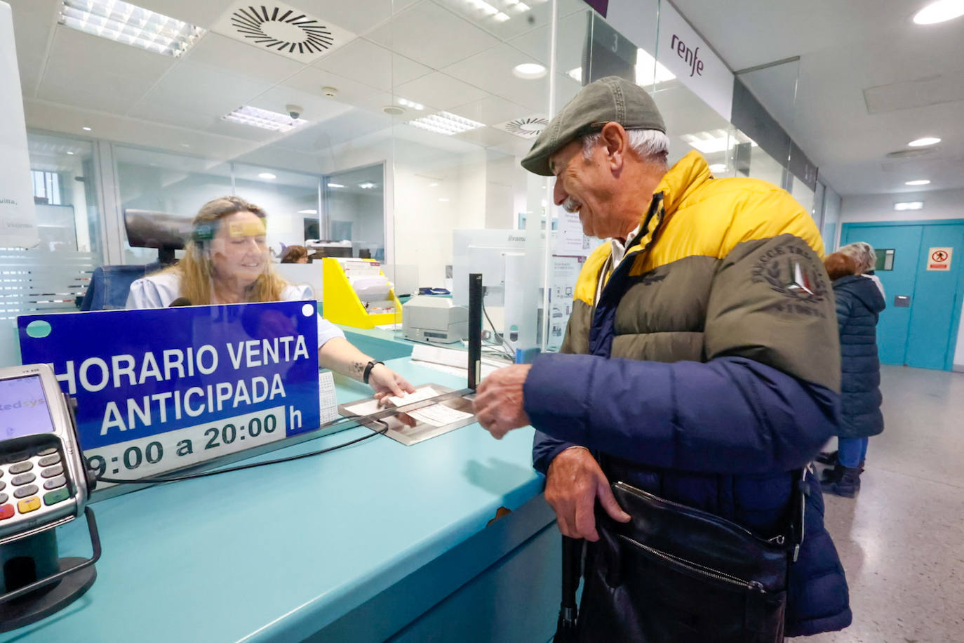 Alta Velocidad A Asturias Largas Colas Y Lista De Espera En La Web